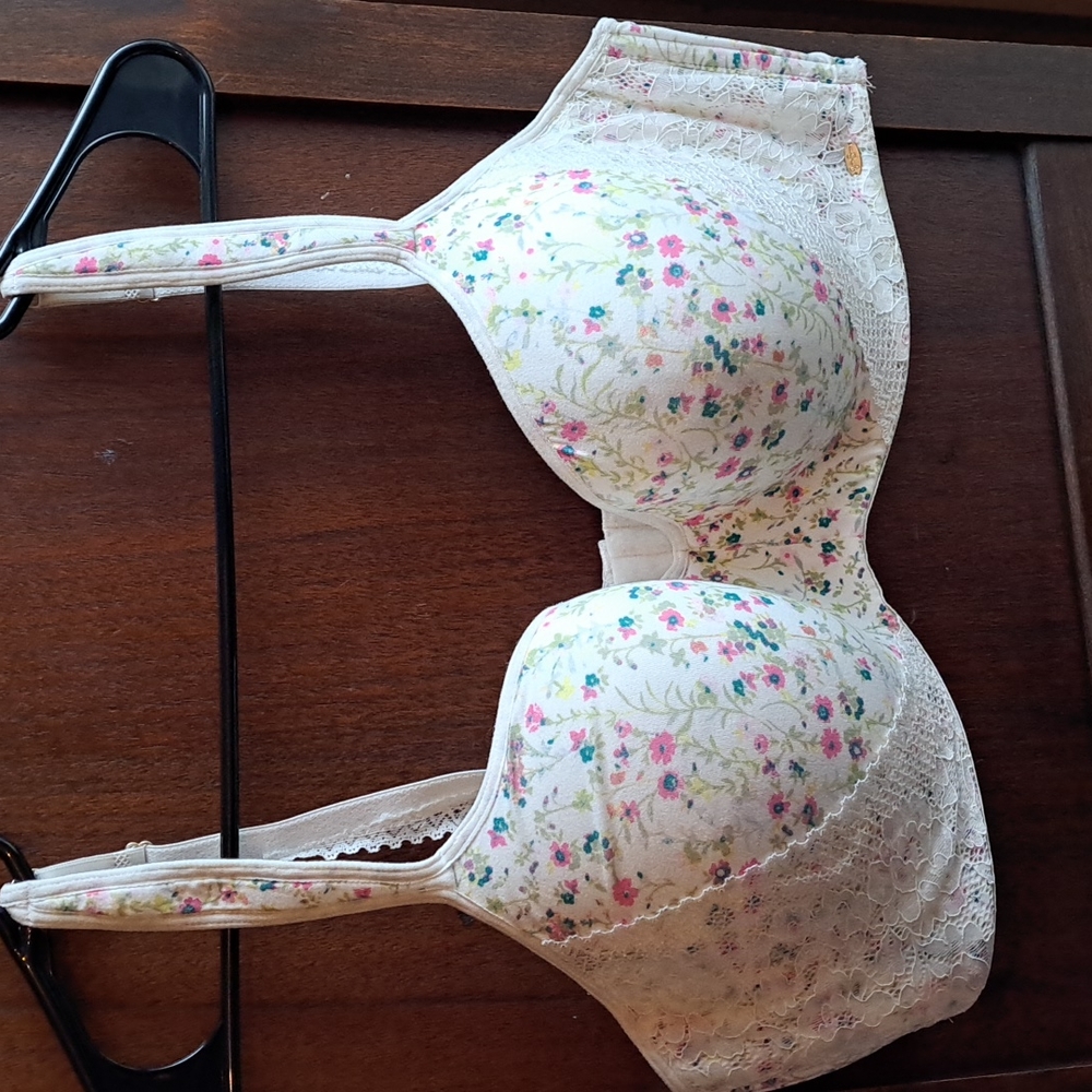 Jessica Simpson 42C white floral with lace bra